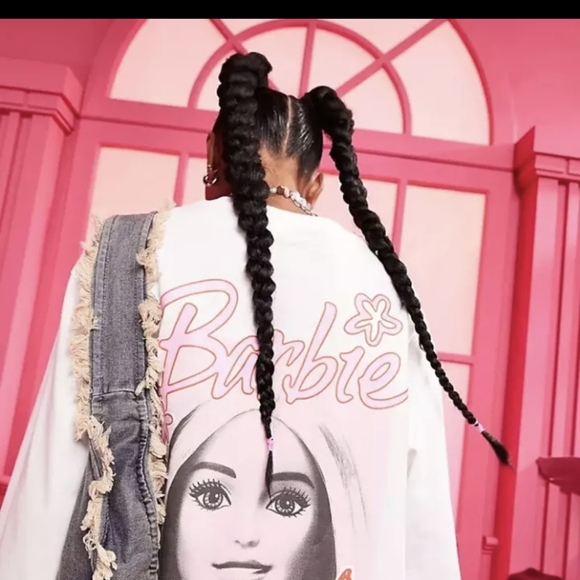 ASOS DESIGN Curve Barbie oversized wide sleeve T-shirt with lic graphic print. S - Picture 3 of 4